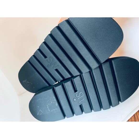 Stuart Weitzman Shoes  Elodie Cross Lug Slide Sandal In Leopard Print size 7 - Picture 4 of 7